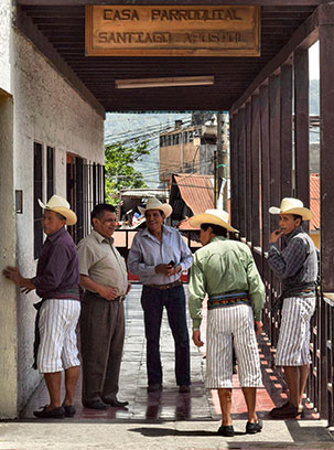 Männer in typischer Tracht